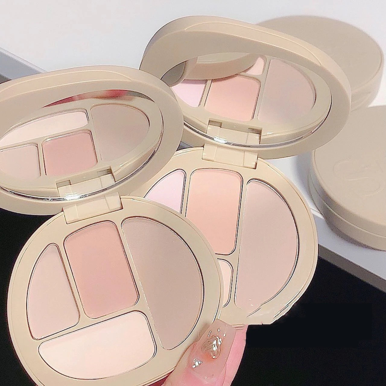 Sculpt & Glow: 4-Color Matte Bronzer/ highlighter Palette - Sweatproof 3D Face Contour - AGTC