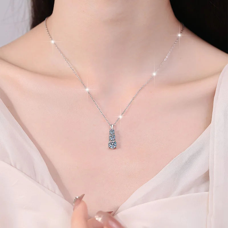 Woman wearing the 925 Silver Moissanite 1.8 Carats Rising Collarbone Necklace