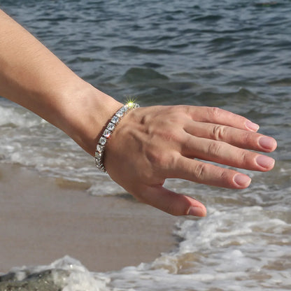 Bracelet sparkling under light