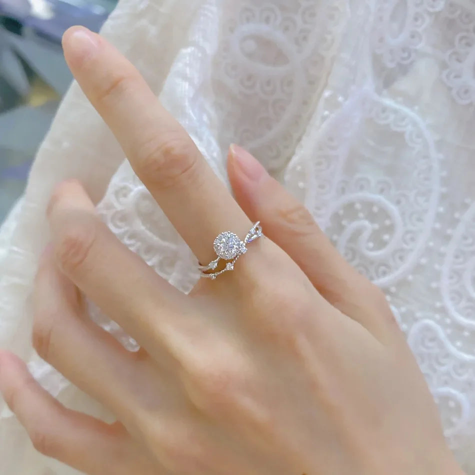 Woman wearing the 925 Sterling Silver 0.5 Carat Moissanite Ring