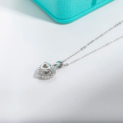 Moissanite pendant in natural light